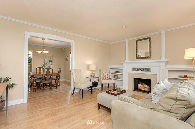 Living room - fireplace & custom built-ins